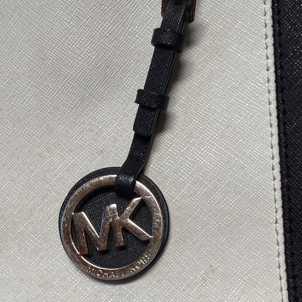 Michael Kors Two-Tone Black and White Handbag - Picture 2 of 8